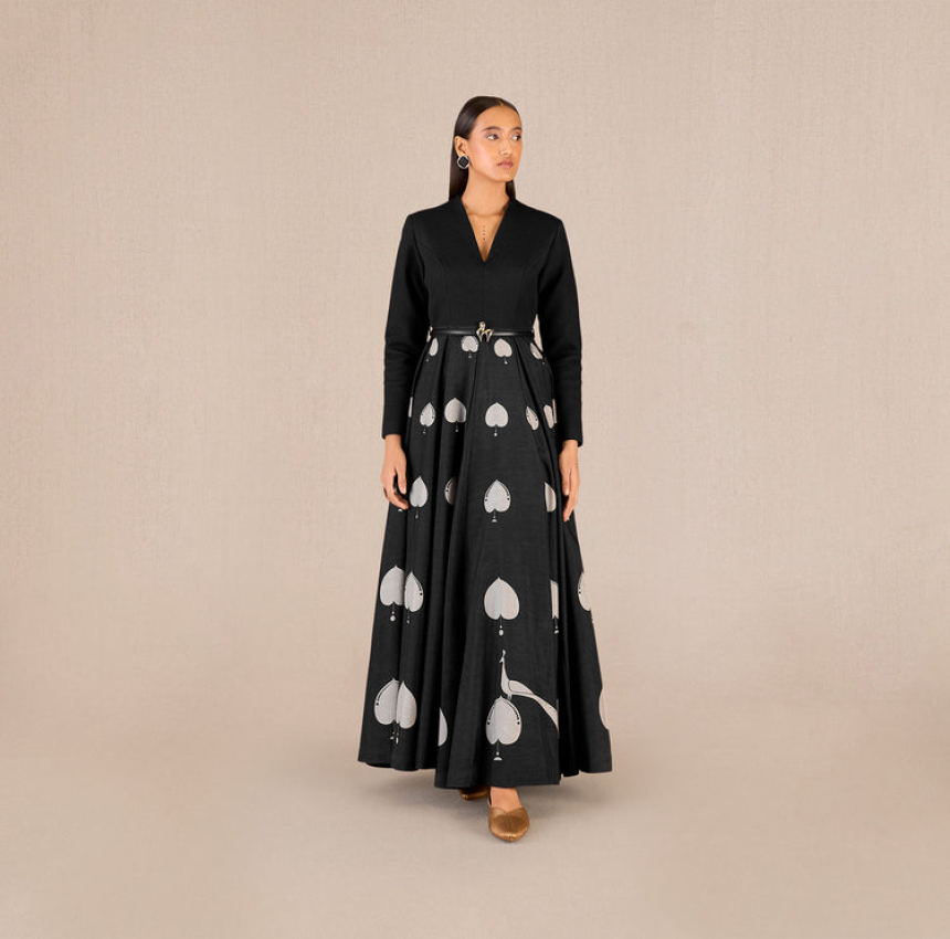 Abayas in Kuwait and Sarees in Kuwait: A Blend of Tradition and Elegance